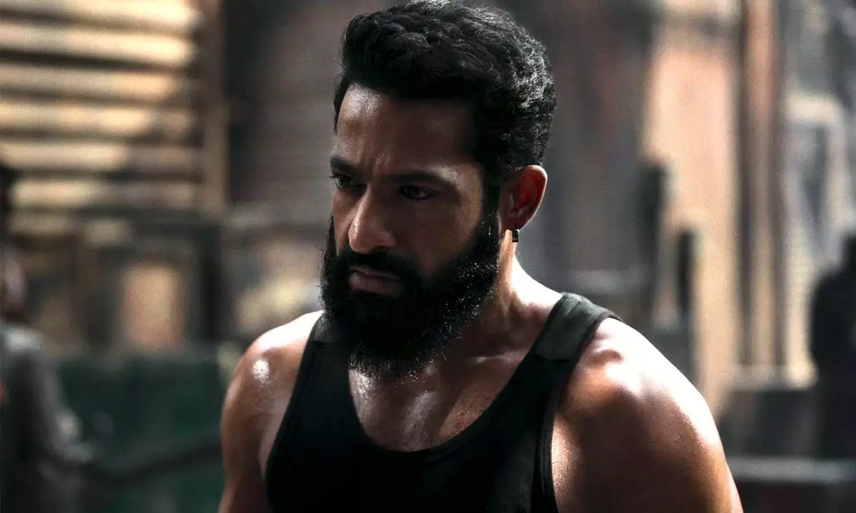 Senior Hero Joins the Shoot of 'Dragon'