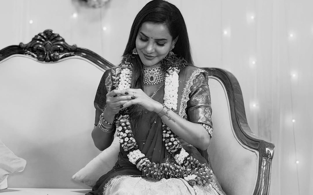 Bigg Boss Fame Ashu Reddy’s Engagement Photos Go Viral Amid Ongoing Legal Controversy!