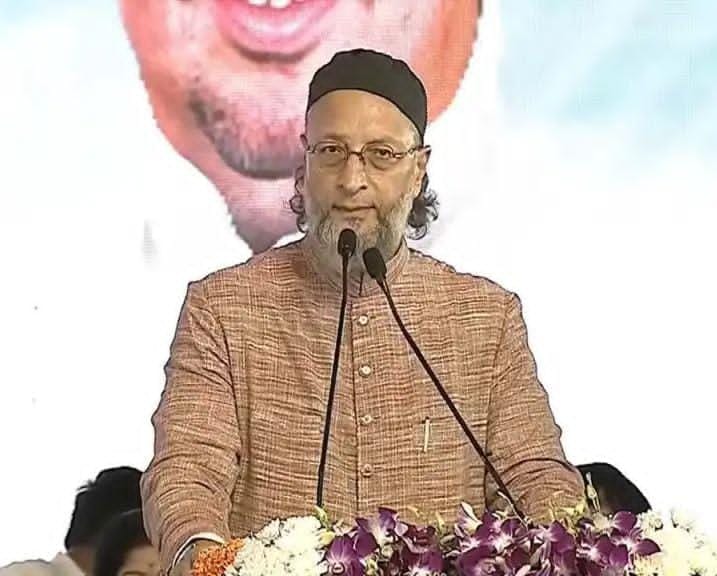 రేవంత్ రెడ్డి పాలనలోనే అభివృద్ధి: ఎంపీ ఒవైసీ