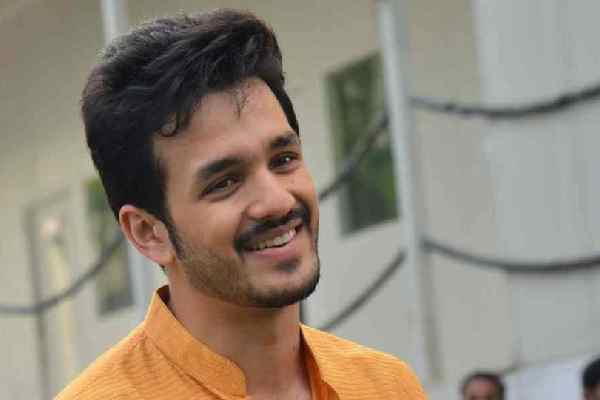 సమంత సినిమాపై అఖిల్ స్పందన?